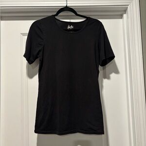 Kalon Women’s Size Medium Black T-Shirt